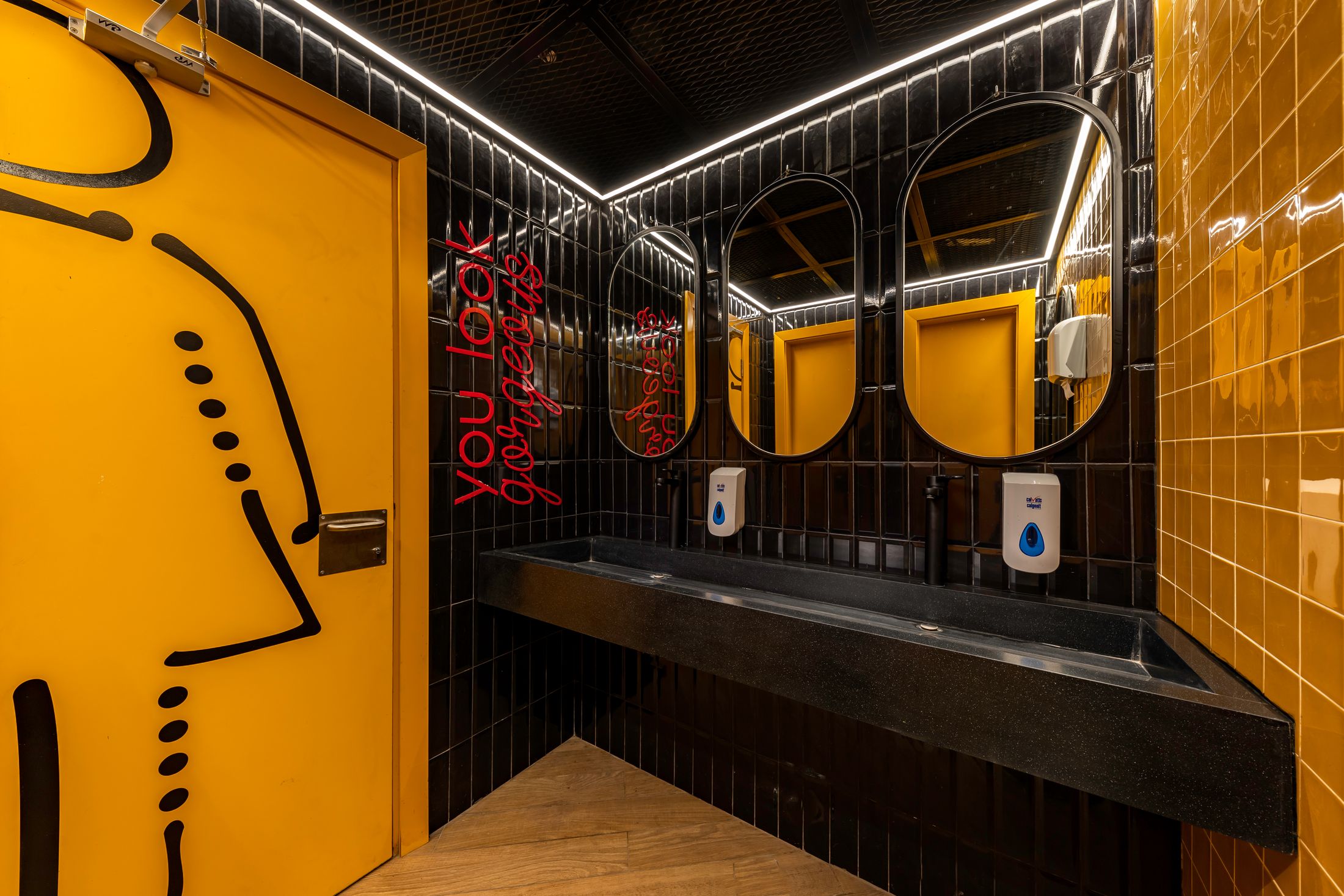 Kansas Fried Chicken — Mohndssien — Xforms Studio