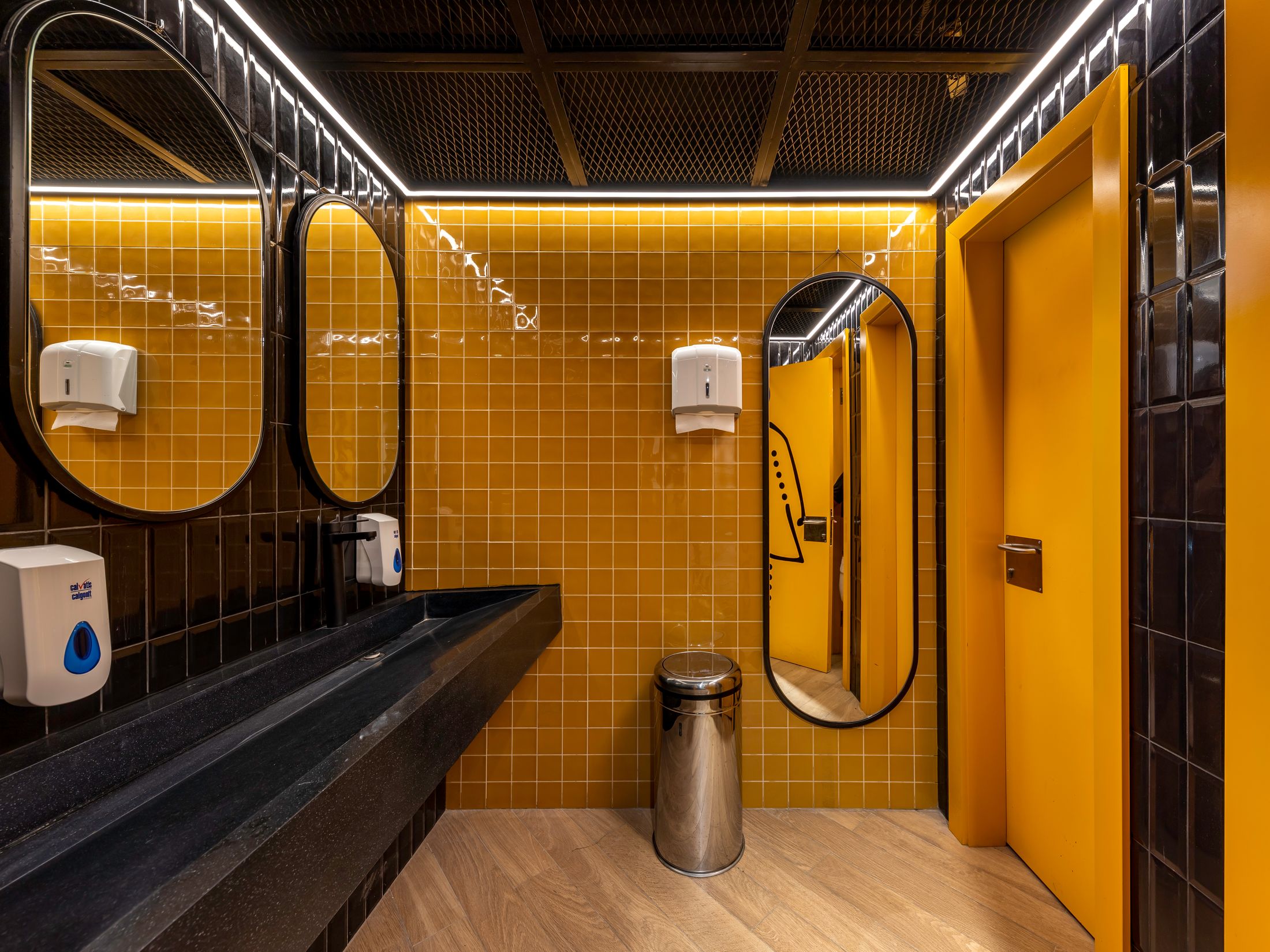 Kansas Fried Chicken — Mohndssien — Xforms Studio